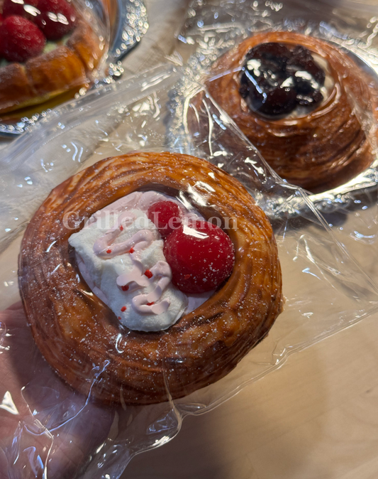 2 Flavours! Jumbo Realistic Jumbo Dessert Danish Taba Squishy