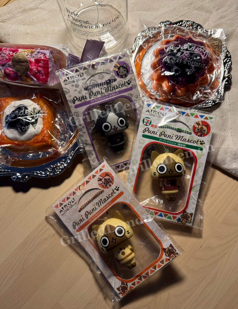 3 Colours! Vintage Capcom Airou Cat Puni Puni Mascot Squishy