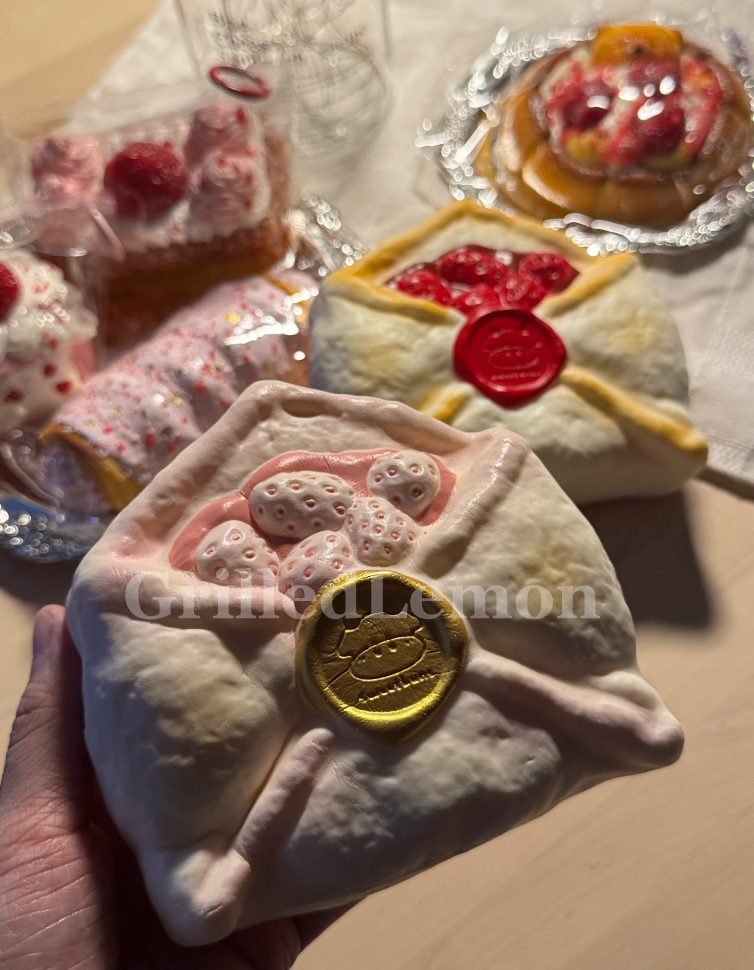 2 Colours! Romantic Fluffy Strawberry Envelope Bread Squishy