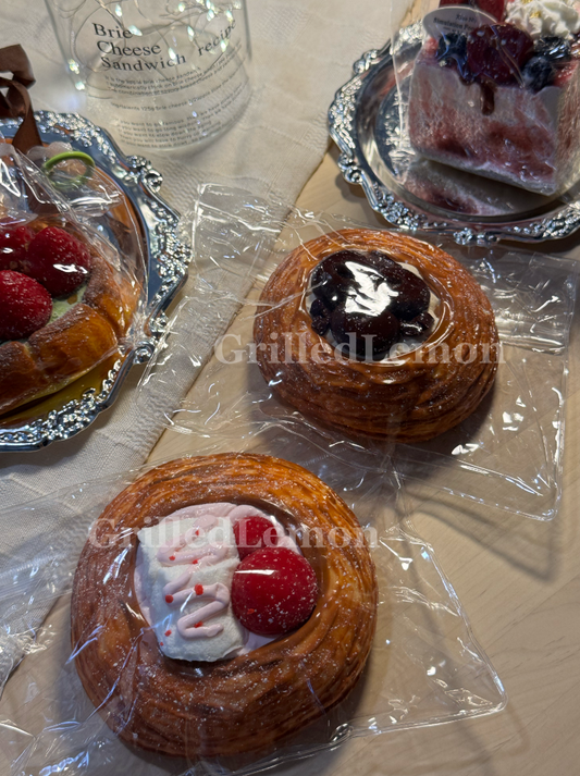 2 Flavours! Jumbo Realistic Jumbo Dessert Danish Taba Squishy