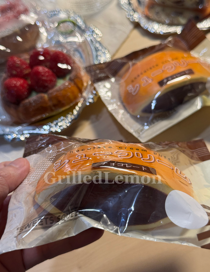 2 Flavours! Realistic Japanese Matcha Cocoa Cream Dorayaki Squishy