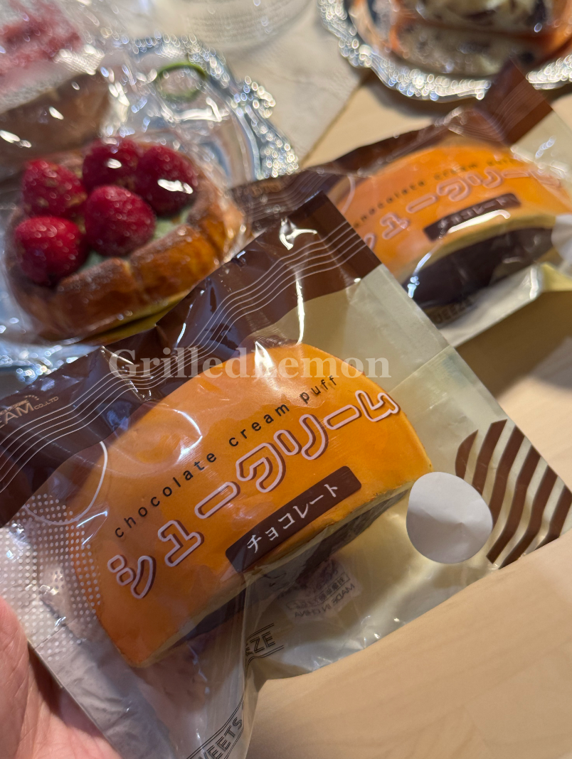 2 Flavours! Realistic Japanese Matcha Cocoa Cream Dorayaki Squishy