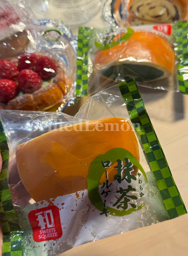 2 Flavours! Realistic Japanese Matcha Cocoa Cream Dorayaki Squishy