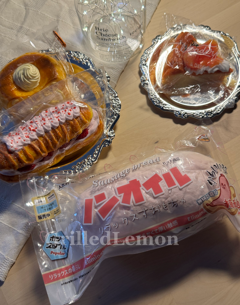 2 Flavours! Fluffy Realistic Sausage Bread Roll Squishy