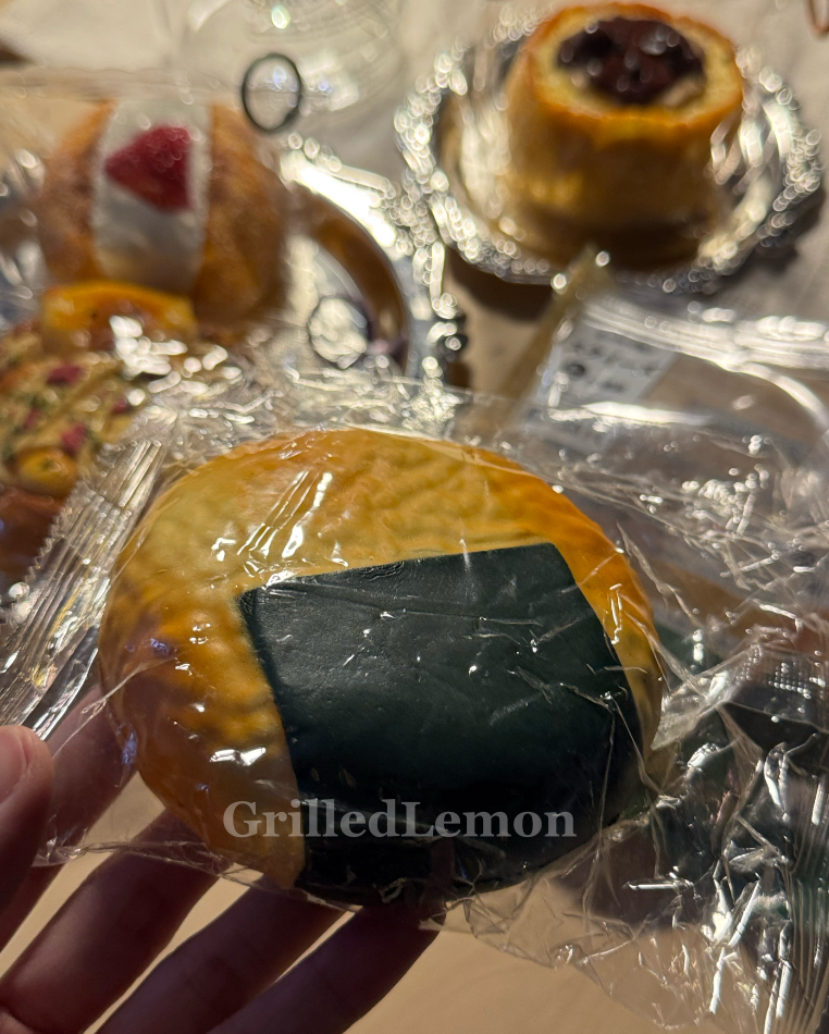 Realistic Seaweed Round Soy Sauce Rice Cracker Squishy