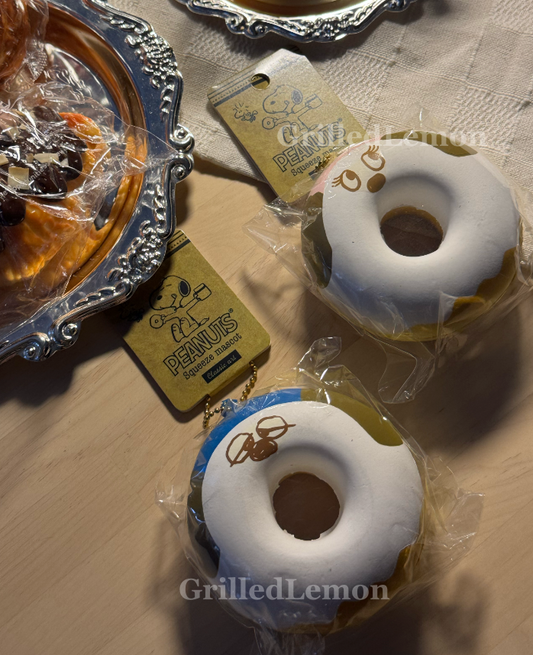Peanuts Classic Art Series -  Belle Olaf Vanilla Ring Donut Squishy