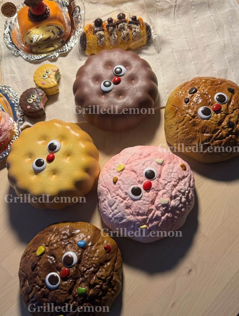 3 Flavours! Jumbo RedNose Chocolate Strawberry Chip Cookie Squishy