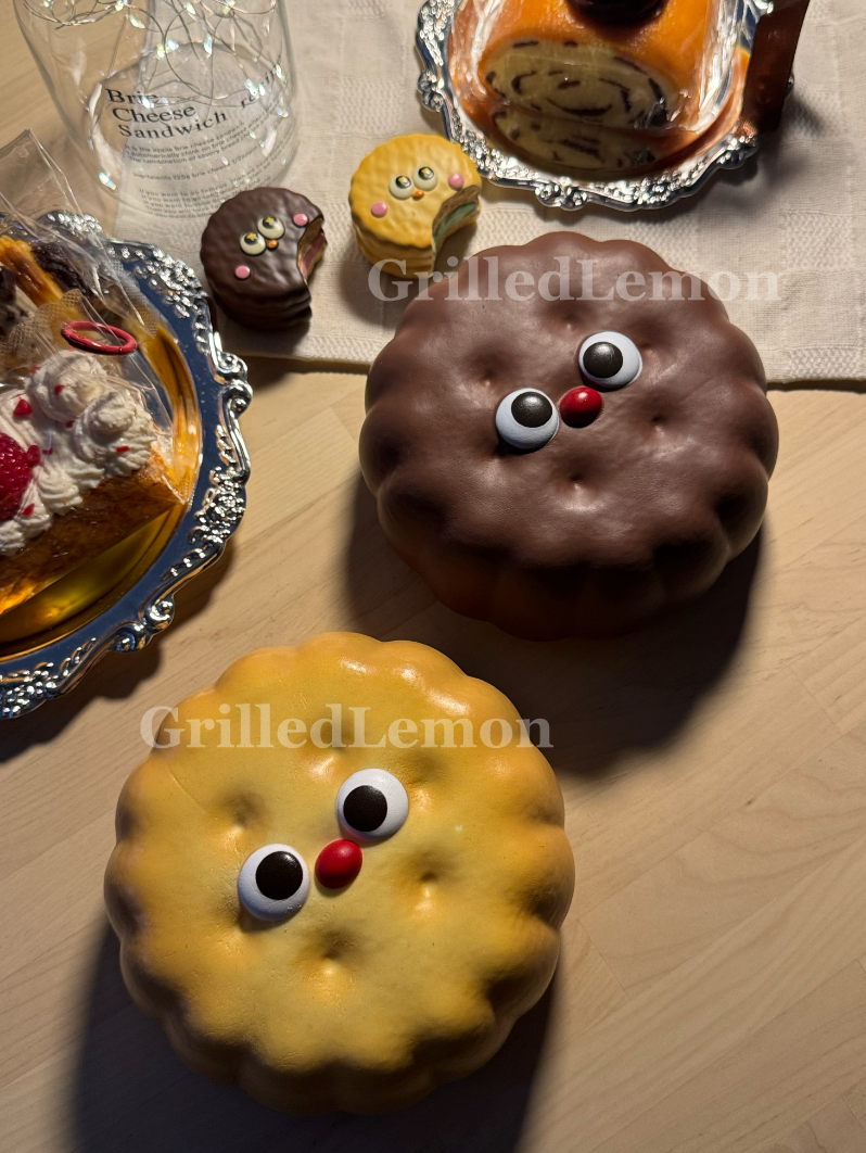 Jumbo Realistic RedNose Butter Chocolate Cookie Squishy