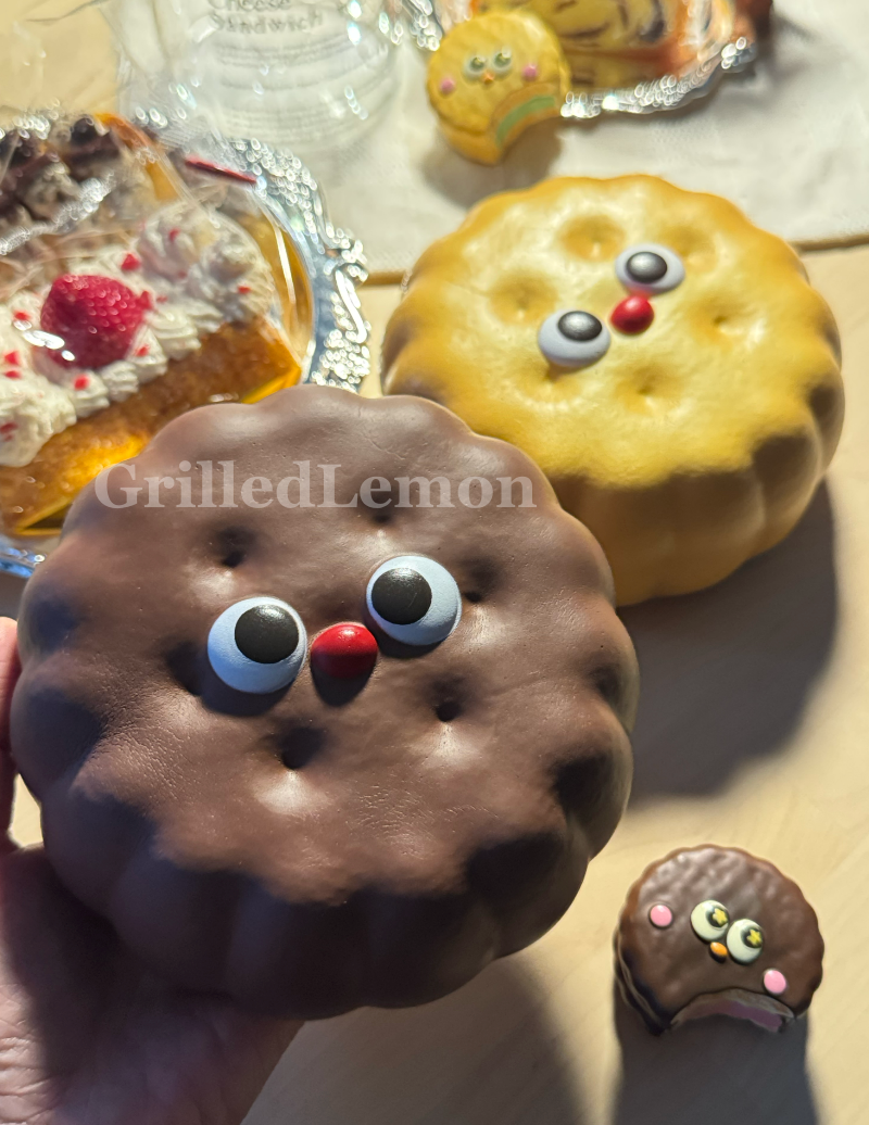 Jumbo Realistic RedNose Butter Chocolate Cookie Squishy