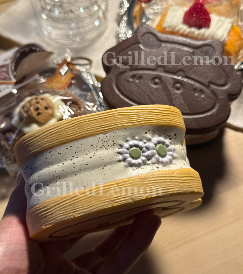 2 Flavours! Hokkaido Milk Chocolate Vanilla Cow Mascot Biscuit Squishy